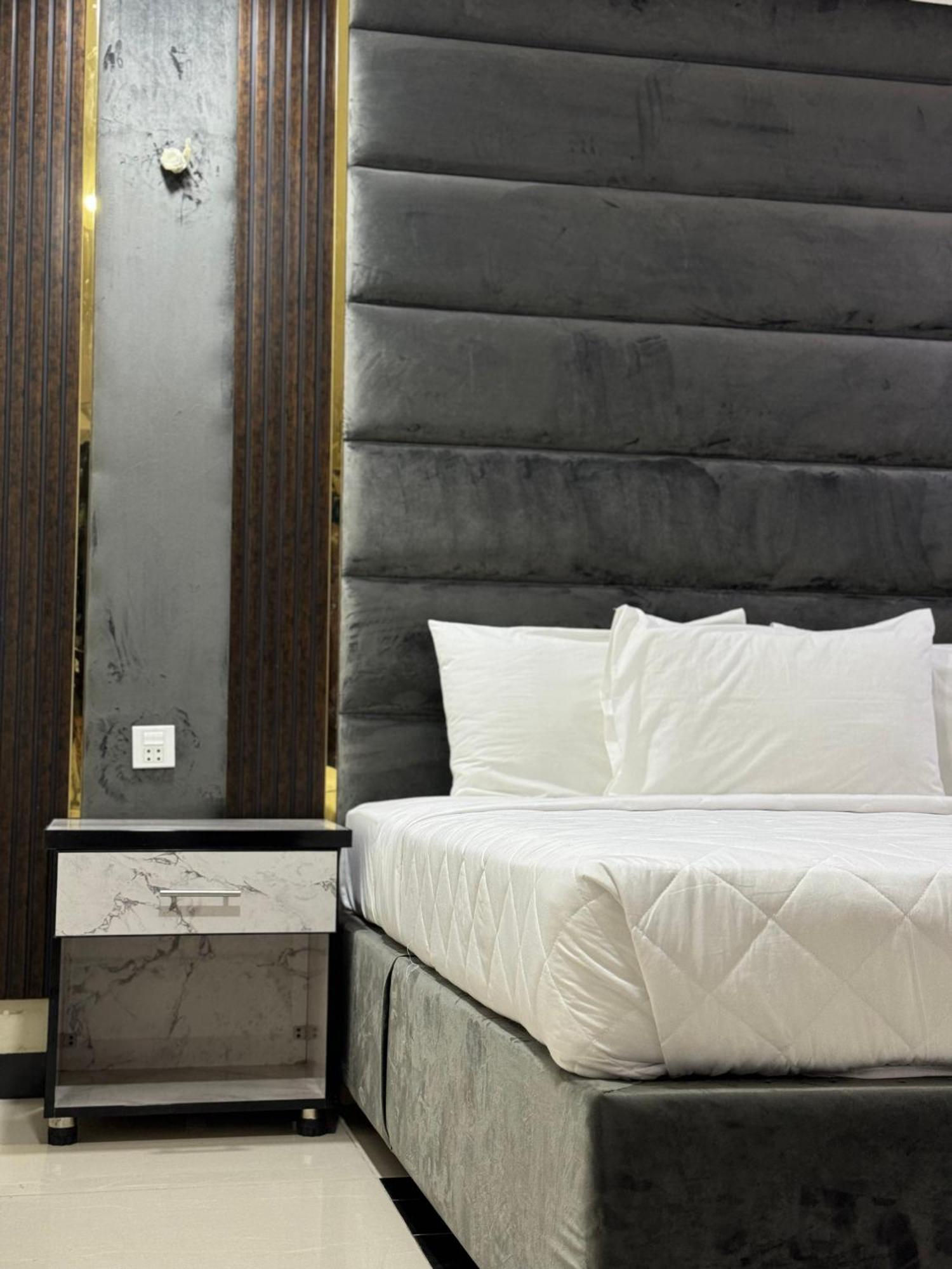 Rose Valet Guest House Islamabad Ngoại thất bức ảnh