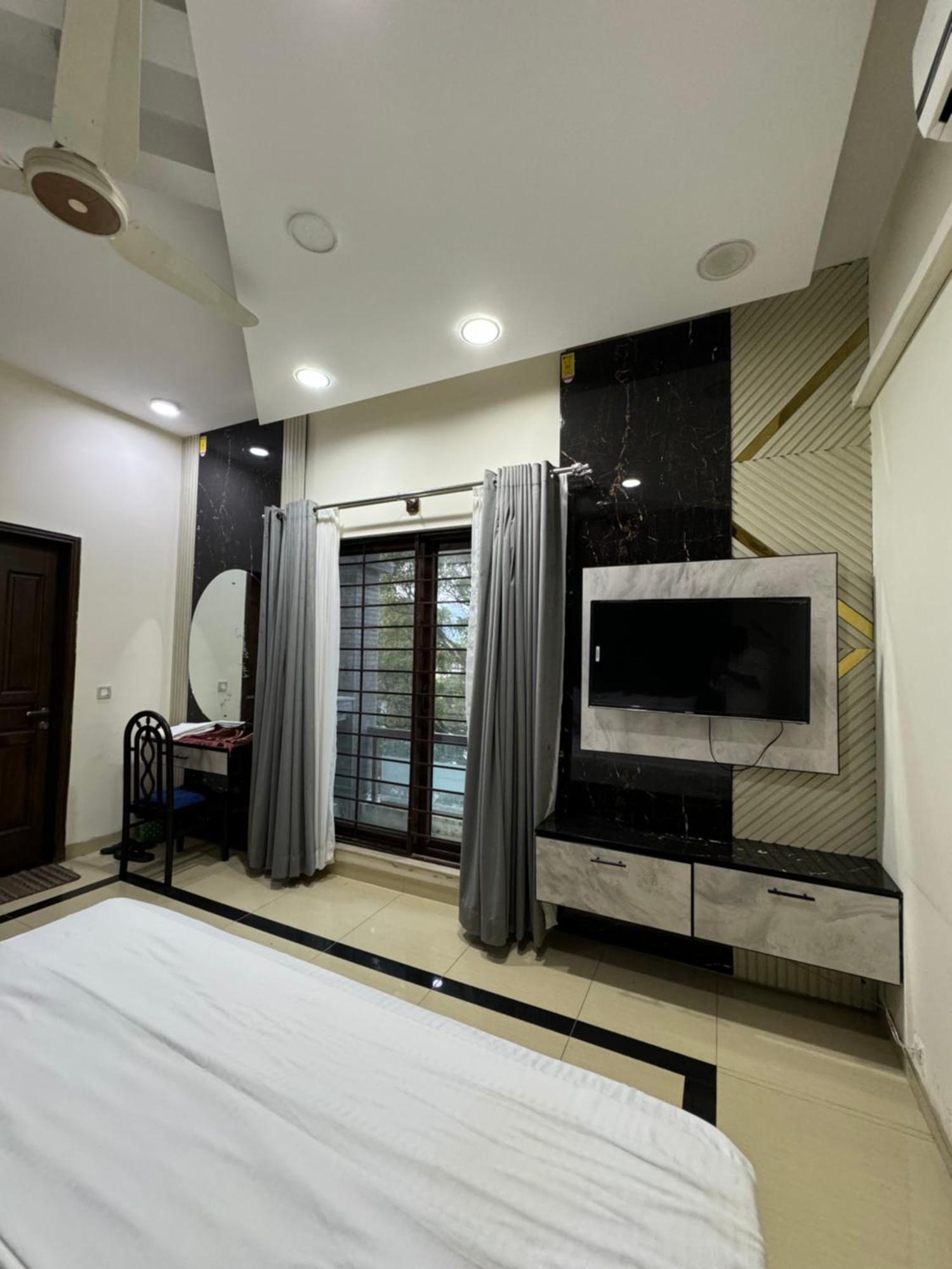 Rose Valet Guest House Islamabad Ngoại thất bức ảnh