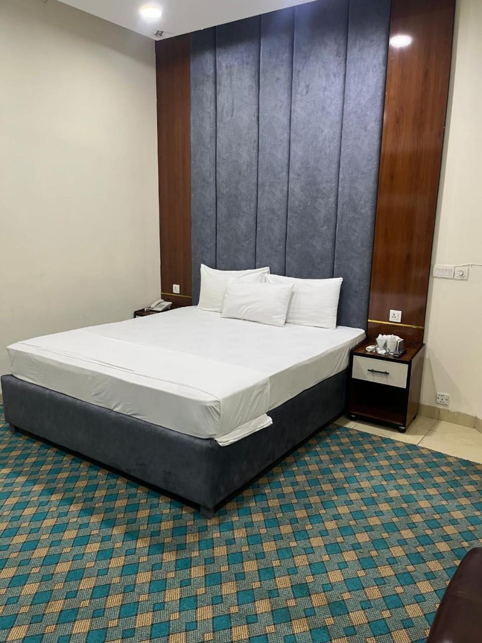 Rose Valet Guest House Islamabad Ngoại thất bức ảnh