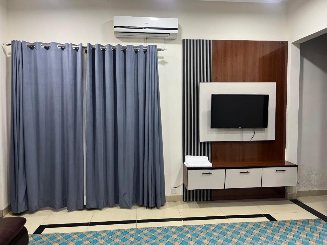 Rose Valet Guest House Islamabad Ngoại thất bức ảnh
