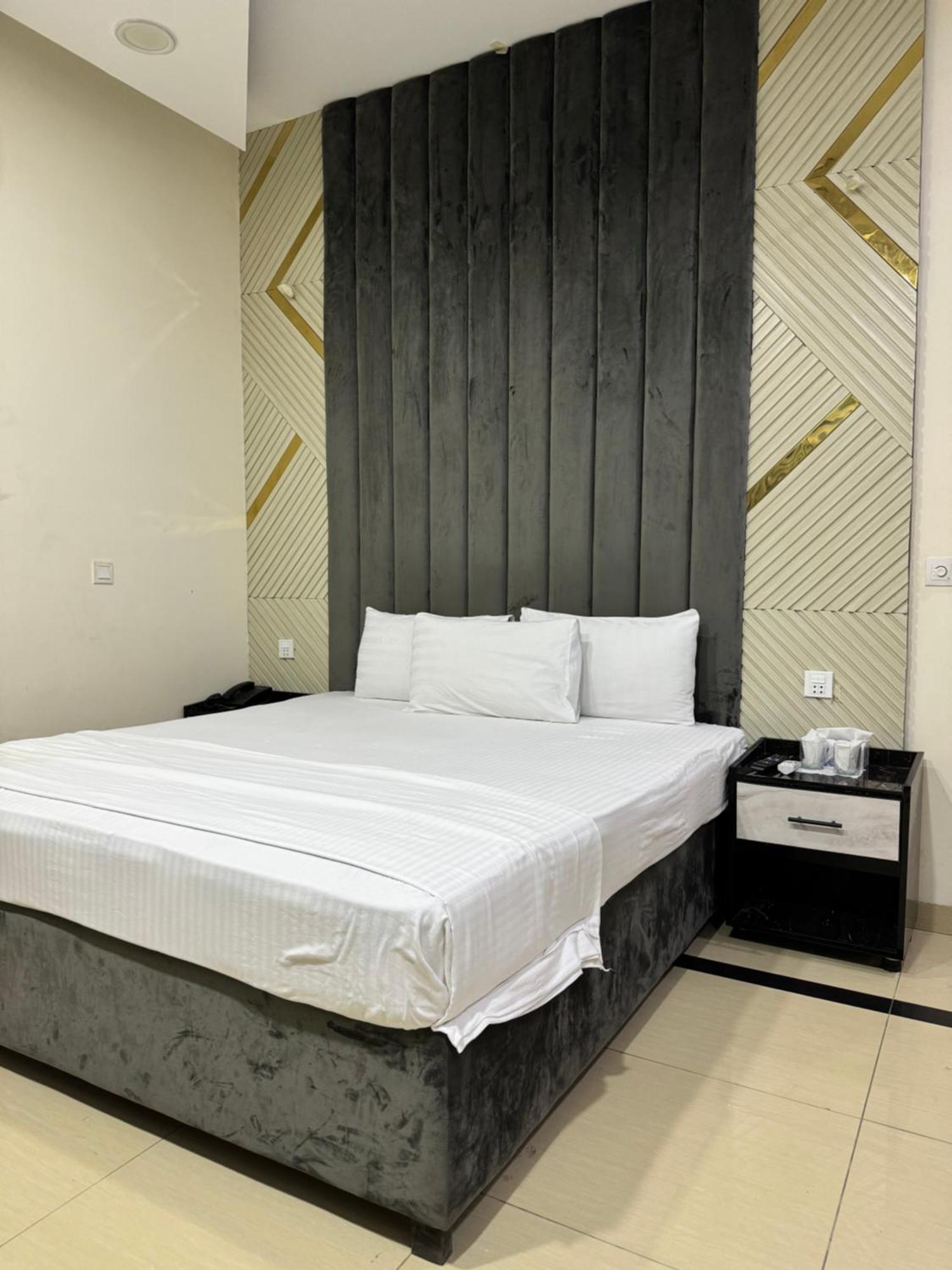 Rose Valet Guest House Islamabad Ngoại thất bức ảnh