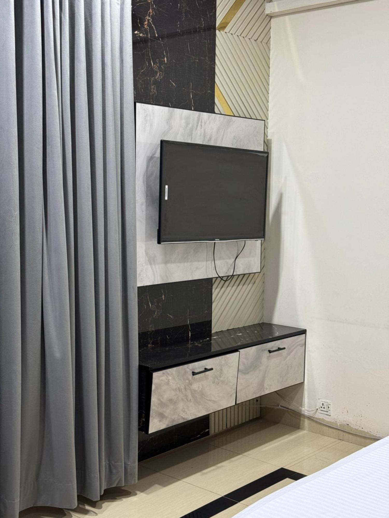 Rose Valet Guest House Islamabad Ngoại thất bức ảnh