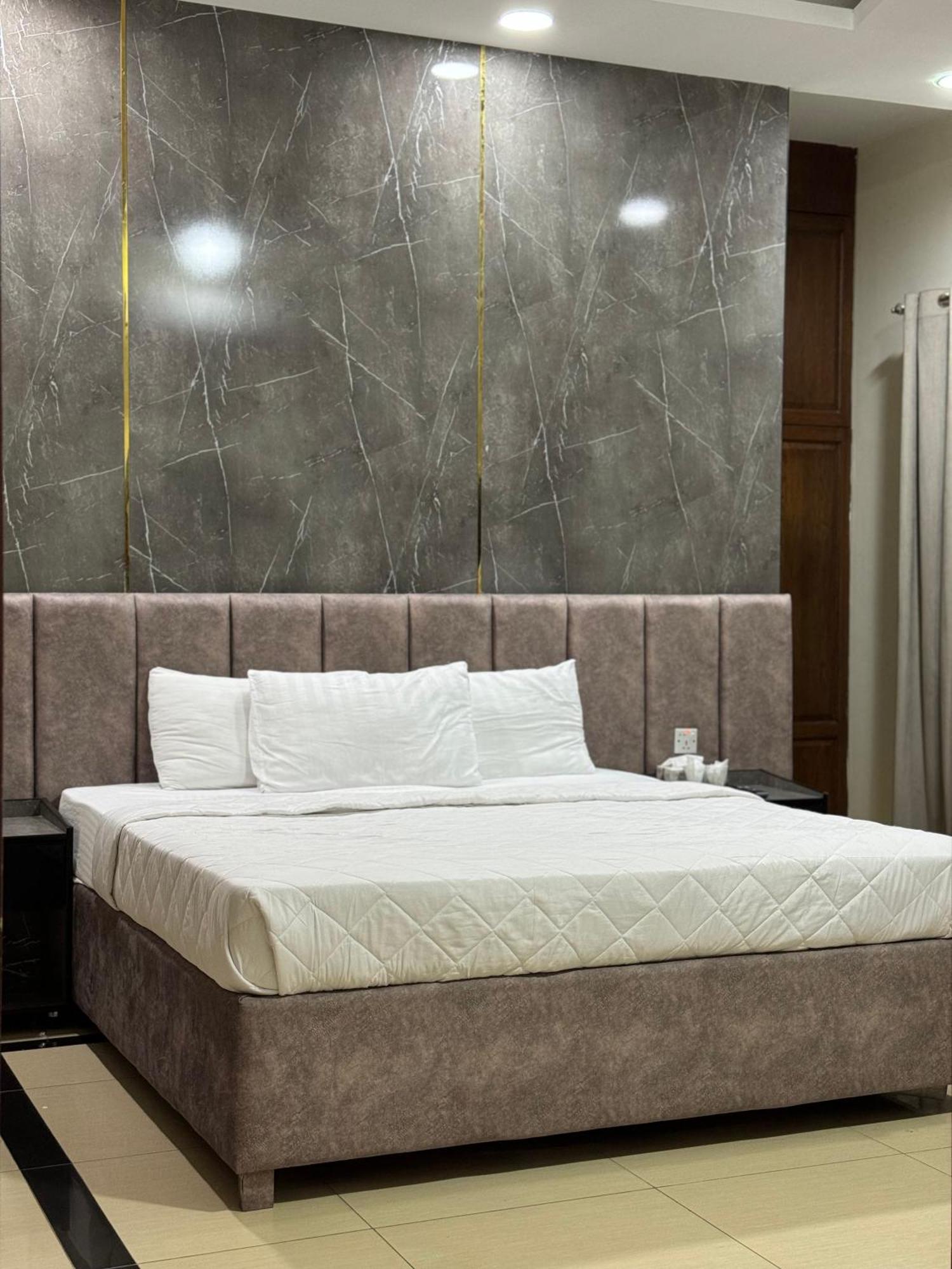 Rose Valet Guest House Islamabad Ngoại thất bức ảnh