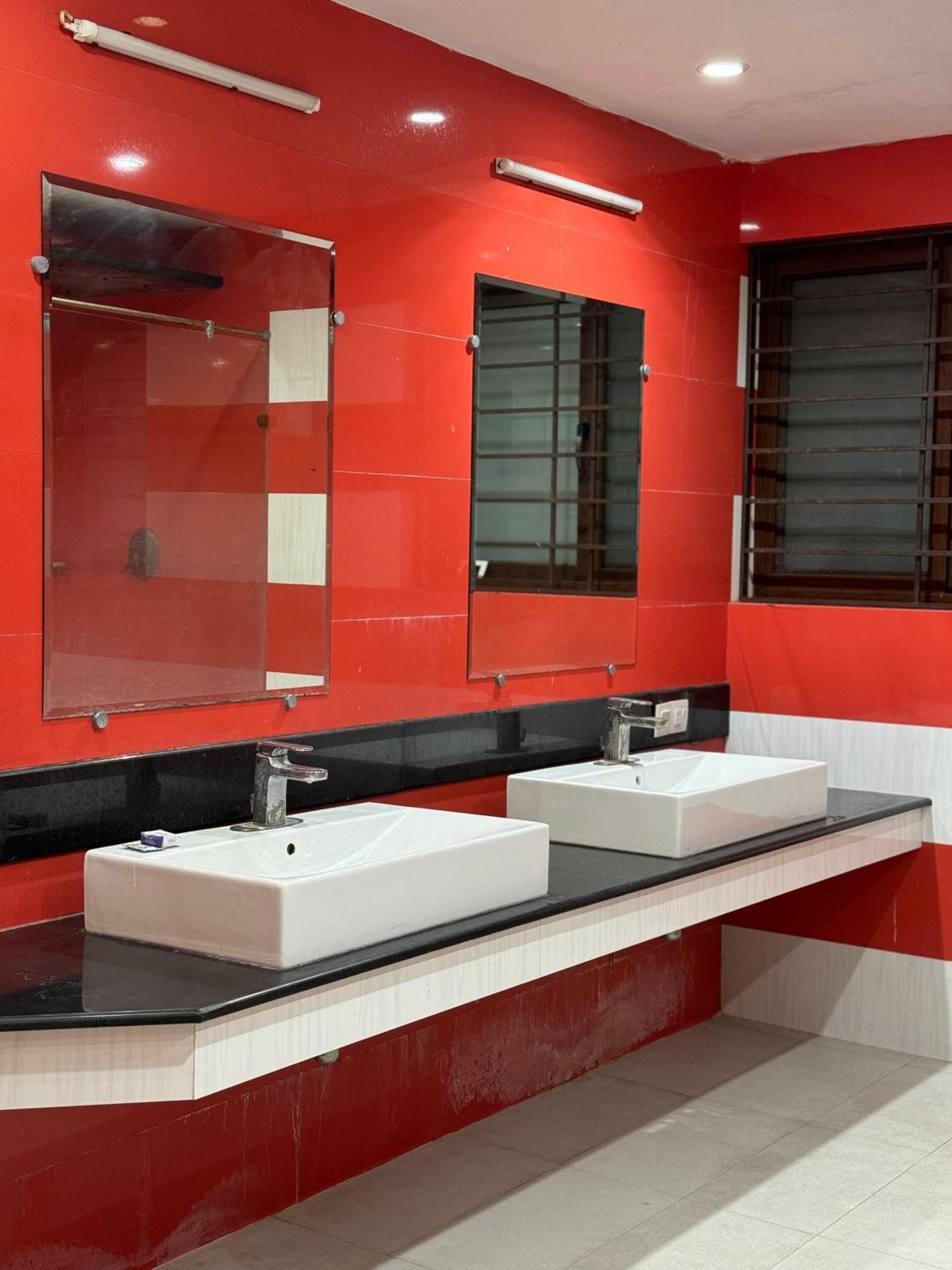 Rose Valet Guest House Islamabad Ngoại thất bức ảnh