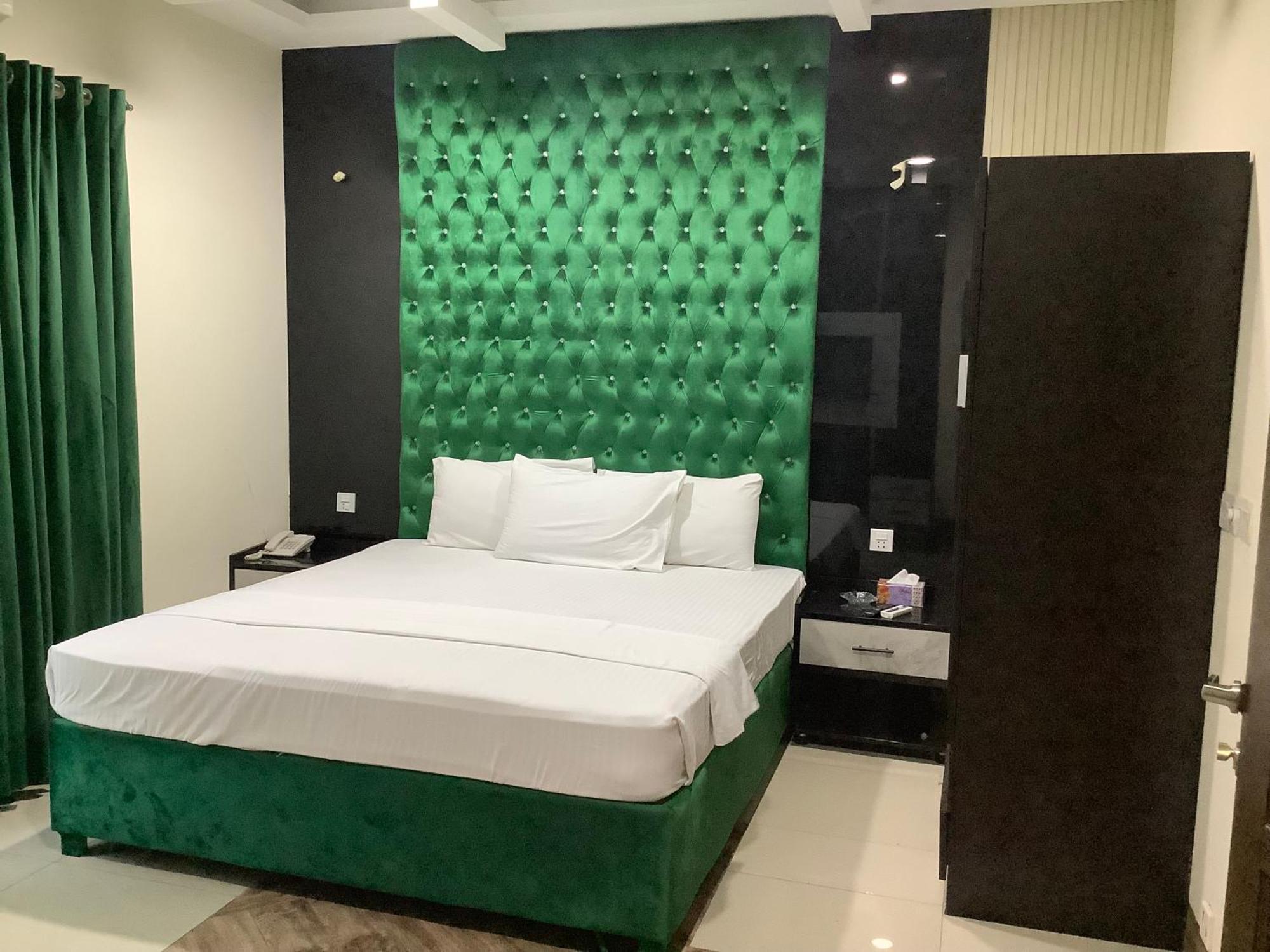 Rose Valet Guest House Islamabad Ngoại thất bức ảnh